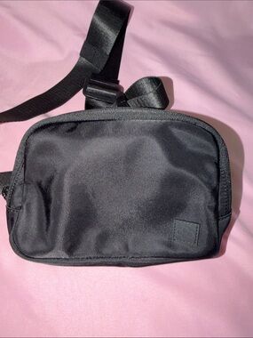 Compact Black Men's Belt Bag — Minimal Everyday Carry